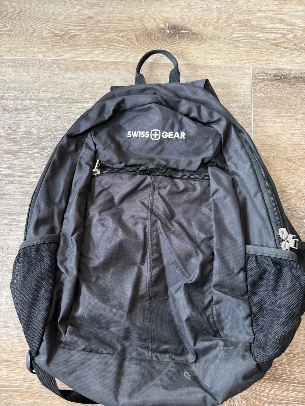 SwissGear Black Nylon Men's Backpack with Front Zip Pocket